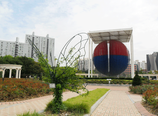 장미광장 나비형 토피어리1