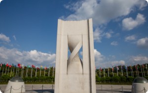 만국석